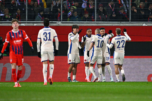 Goleiros brilham, mas Chelsea bate Heidenheim e segue 100% na Conference League