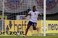 Rodallega d show, Bahia vence Fortaleza e ganha respiro no Brasileiro