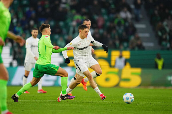 Leverkusen s empata com Wolfsburg e se distancia do lder Bayern