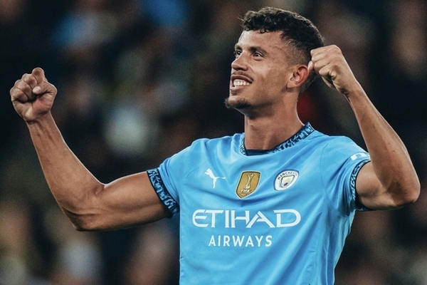 Afastado do meio e criticado por Guardiola, Matheus Nunes responde com gols e assistncias