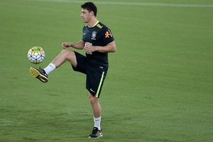 Nmeros justificam Giuliano titular na seleo 