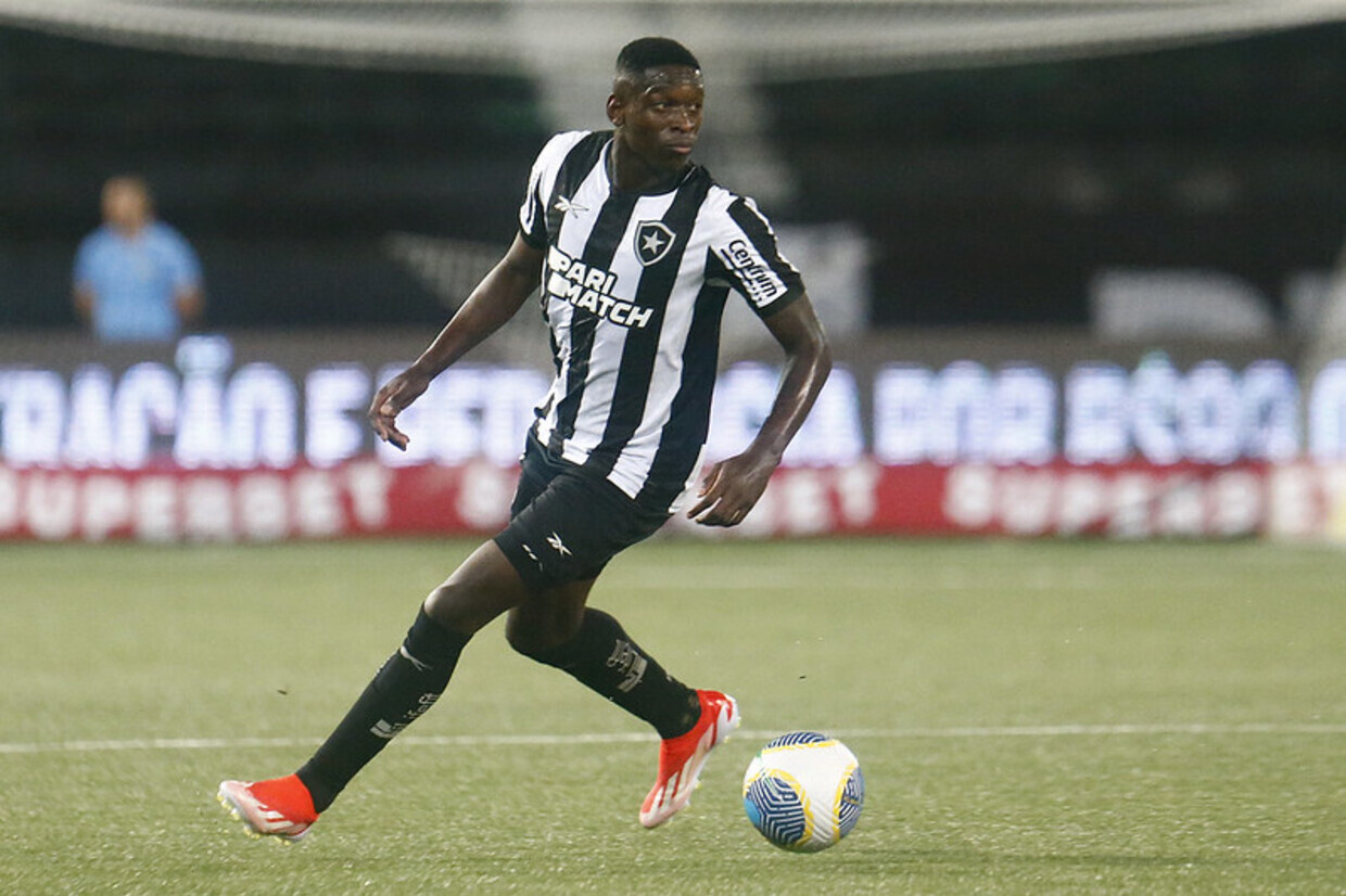 Fiorentina envia proposta ao Botafogo por Luiz Henrique