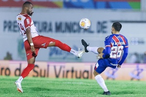 Bahia sofre com gramado e s empata com a Juazeirense no Nordesto