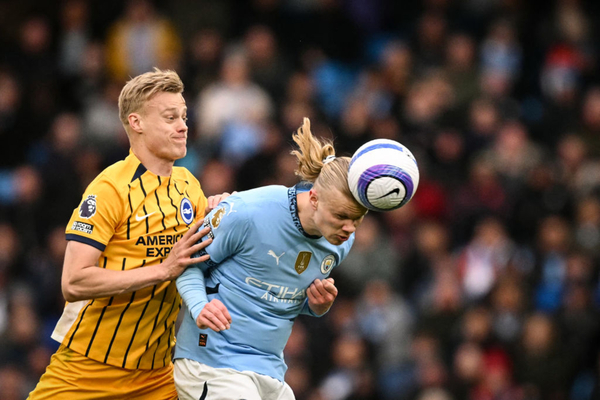 Quatro gols e jogo eltrico: City e Brighton ficam no empate no Etihad