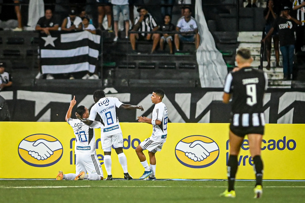 Botafogo  superado pelo Junior Barranquilla no Nilton Santos; veja como foi