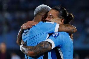Com virada e muita emoo no fim, Uruguai bate Colmbia e assume vice-liderana