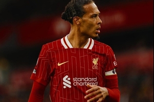 Van Dijk sugere renovao encaminhada com o Liverpool