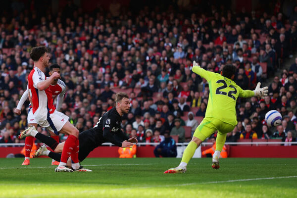 Arsenal  derrotado pelo West Ham e perde chance de pressionar o Liverpool