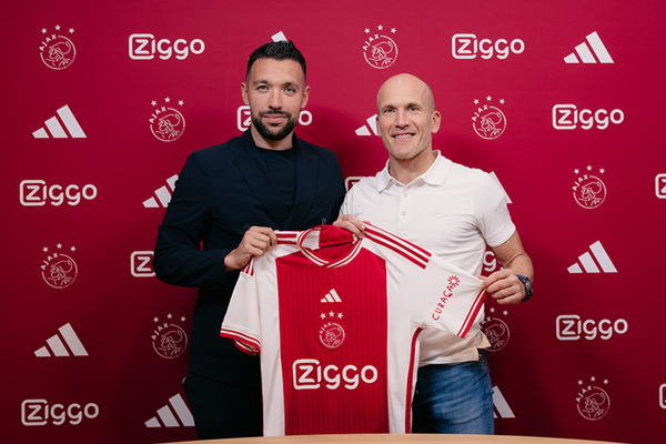 Ajax oficializa contratao de jovem tcnico italiano