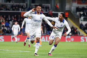 Nigeriano anota hat-trick e faz histria nas competies europeias