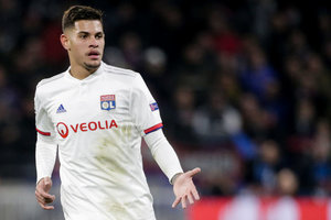O impacto de Bruno Guimares no Lyon em incio impecvel e o sonho com a amarelinha
