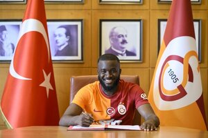 Campeo italiano com o Napoli, Ndombl chega ao Galatasaray