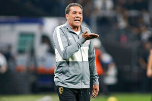 Dobro de derrotas, metade das vitrias: Luxa iguala Lzaro em jogos no Corinthians