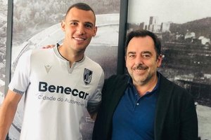Brasileiro troca futebol ingls por Portugal