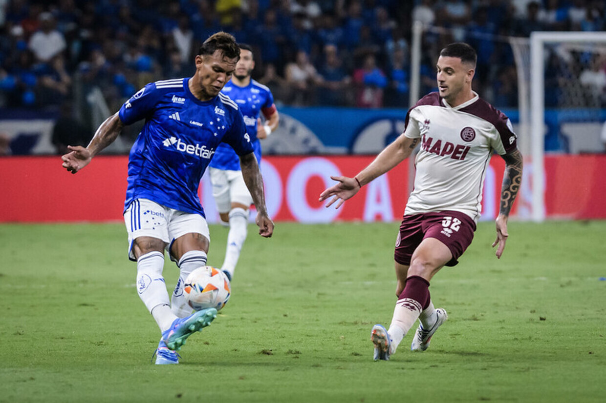 Pela semi da Sul-Americana, Cruzeiro cede empate ao Lanús e decisão fica para a Argentina