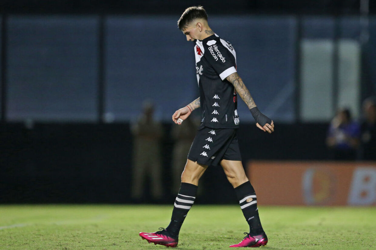 Vélez tenta retorno de Orellano, sem espaço no Vasco