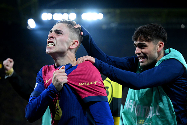 Barcelona leva susto, impede reviravolta do Dortmund e confirma presena na semi