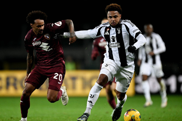 No Derby della Mole, Juventus e Torino empatam em jogo de tcnicos expulsos