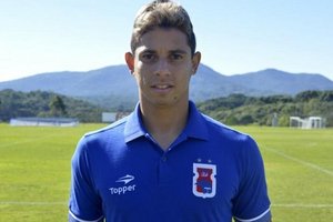 Paran anuncia reforo para zaga