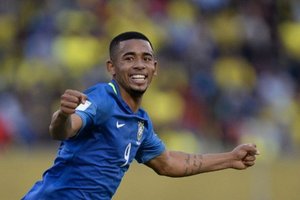 Guardiola elogia Gabriel Jesus: '19 anos e  o 9 do Brasil'