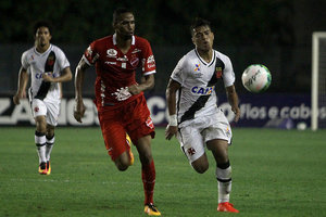 Vila Nova surpreende Vasco, que segue em m fase 