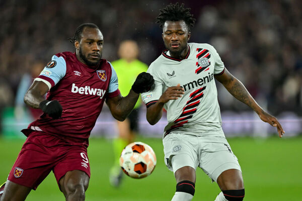 Leverkusen arranca empate no fim, derruba West Ham e segue para semifinal
