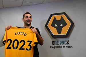 Atltico e Wolves com acordo definitivo por Jonny Castro