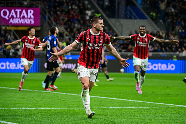 Com uma aula de eficincia, Jovic decide e Milan derruba a Inter na semi da Copa da Itlia