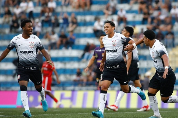Corinthians elimina o Rio Branco e carimba presena no mata-mata da Copinha