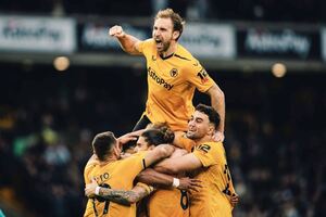 Wolves suporta presso,  mais eficiente e vence Tottenham