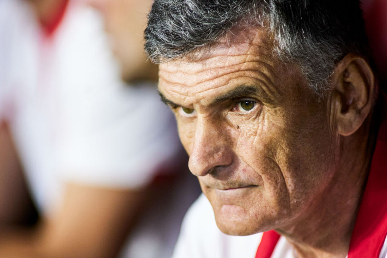 Três meses após a renovação, Sevilla demite o técnico Mendilibar