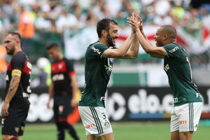 Palmeiras no liga para luto do Vitria e celebra ttulo com novo triunfo