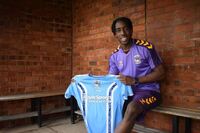 Com pouco espao no City, lateral  emprestado para clube da segunda diviso