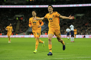 Wolverhampton vira em Wembley e Tottenham pode perder vice-liderana