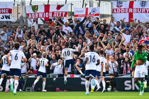 Inglaterra bate Irlanda fora e inicia Nations League com o p direito
