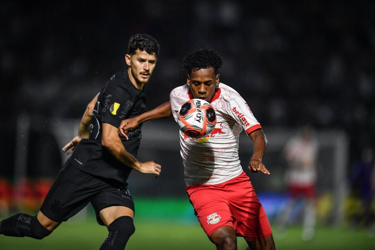 Corinthians vira sobre o Bragantino fora e inicia Paulistão com o pé direito