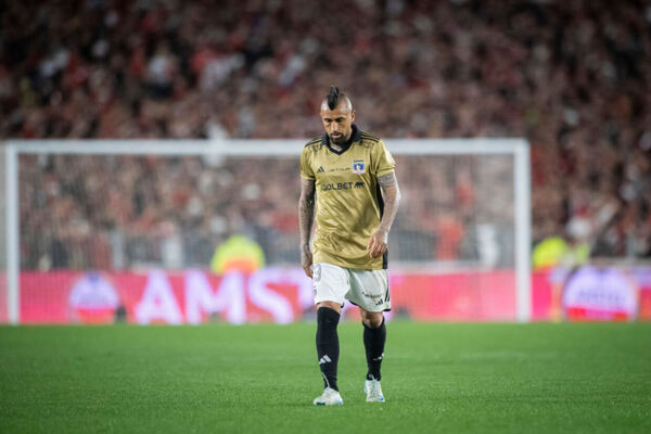 Apesar de desavena com tcnico, Vidal volta para a seleo chilena