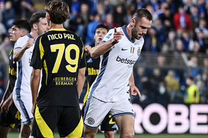 Inter faz sua parte contra o Como, mas no  suficiente