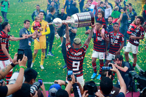 Campeo nacional e da Liberta: Feito raro no sculo XXI