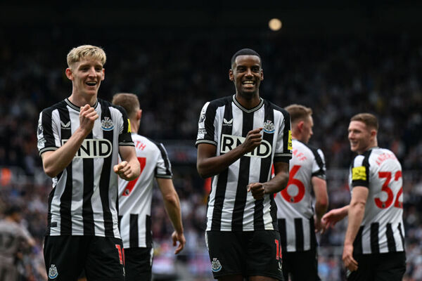 Gordon e Isak comandam atropelo do Newcastle sobre o Tottenham na Premier League