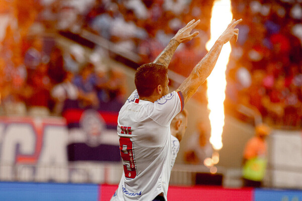 Everaldo chega ao Fluminense para ser sombra de Cano 