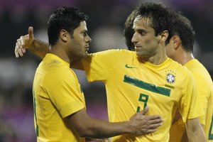 Hulk e Jonas so as apostas de Zenit e Benfica em duelo pela Liga dos Campees