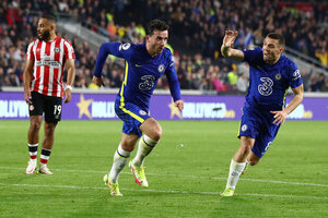 Com gol de Chilwell e partidaa de Mendy, Chelsea bate Brentford e retoma ponta