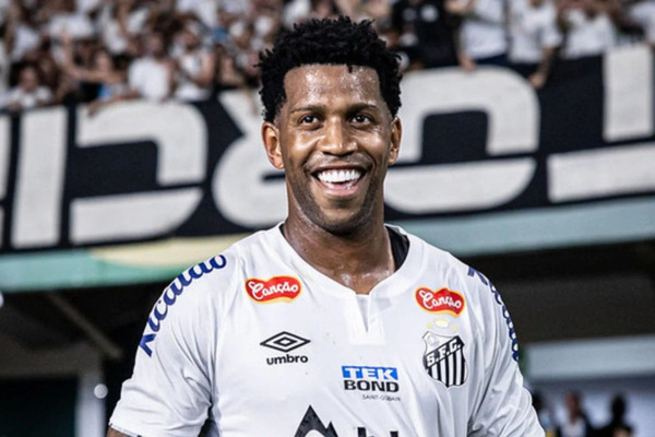 Gil desiste da aposentadoria e renova com o Santos