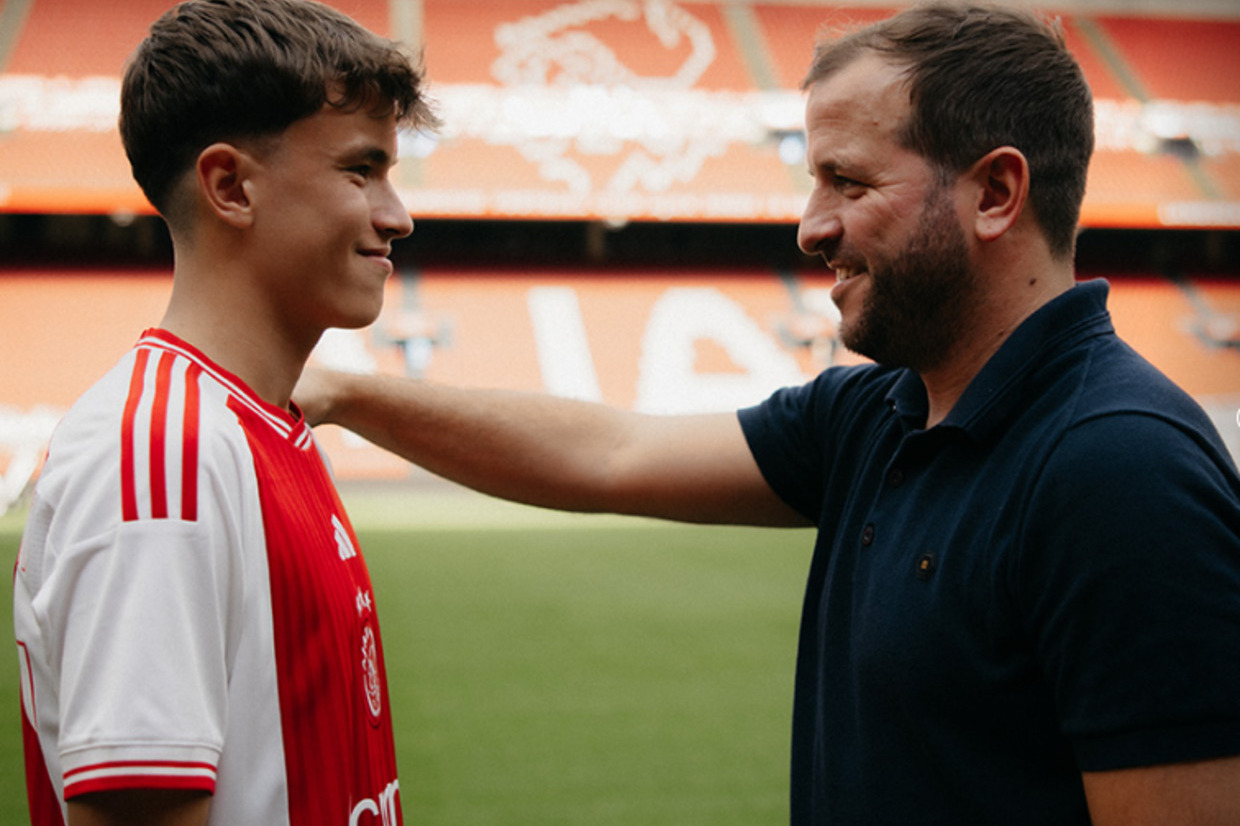 Filho de van der Vaart assina com o Ajax