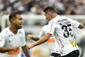 Love decide e Corinthians conquista tricampeonato Paulista