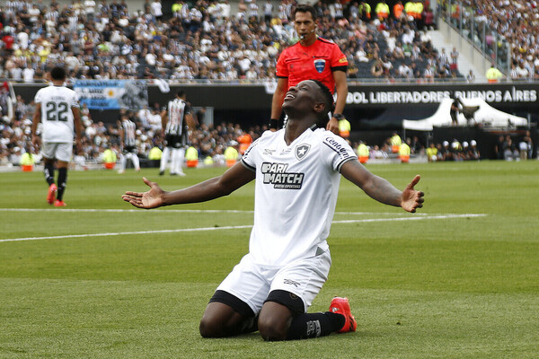 Luiz Henrique  eleito o Rei da Amrica em seleo dominada pelo Botafogo