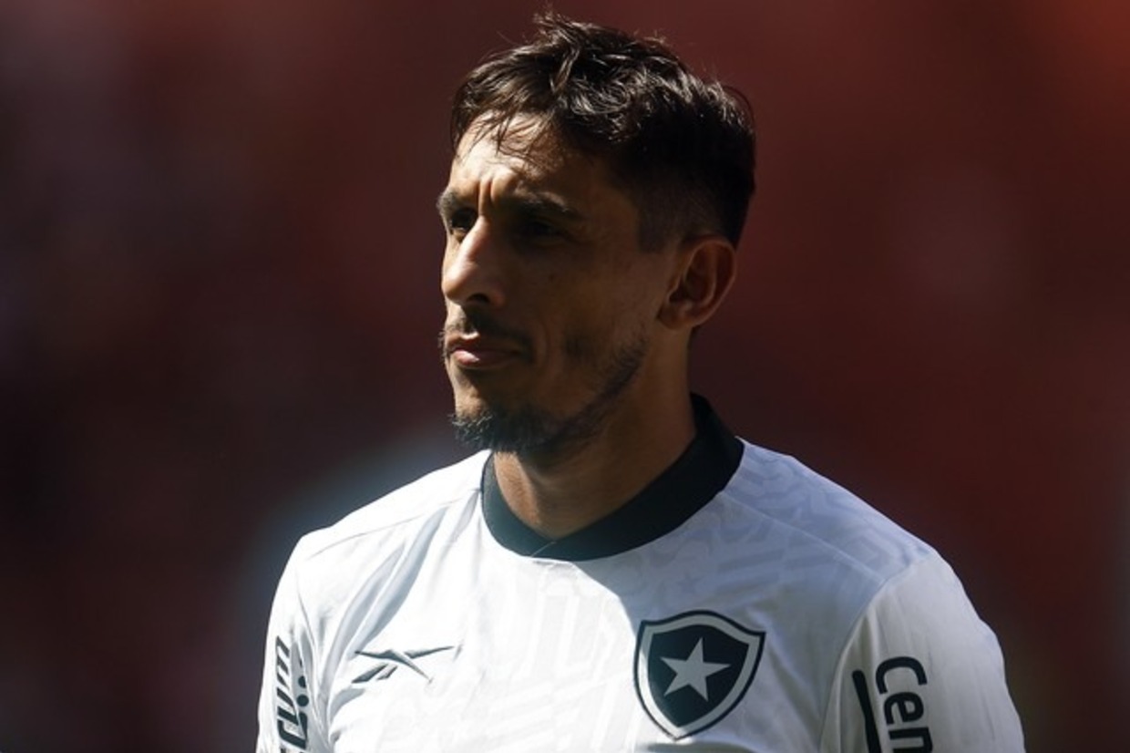 Titular do Botafogo, Damián Suárez pede para ser negociado