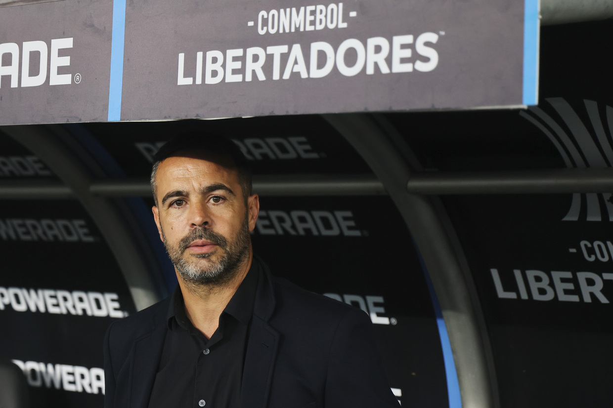 Textor quer manter Artur Jorge no Botafogo: 'Vamos falar depois de domingo'