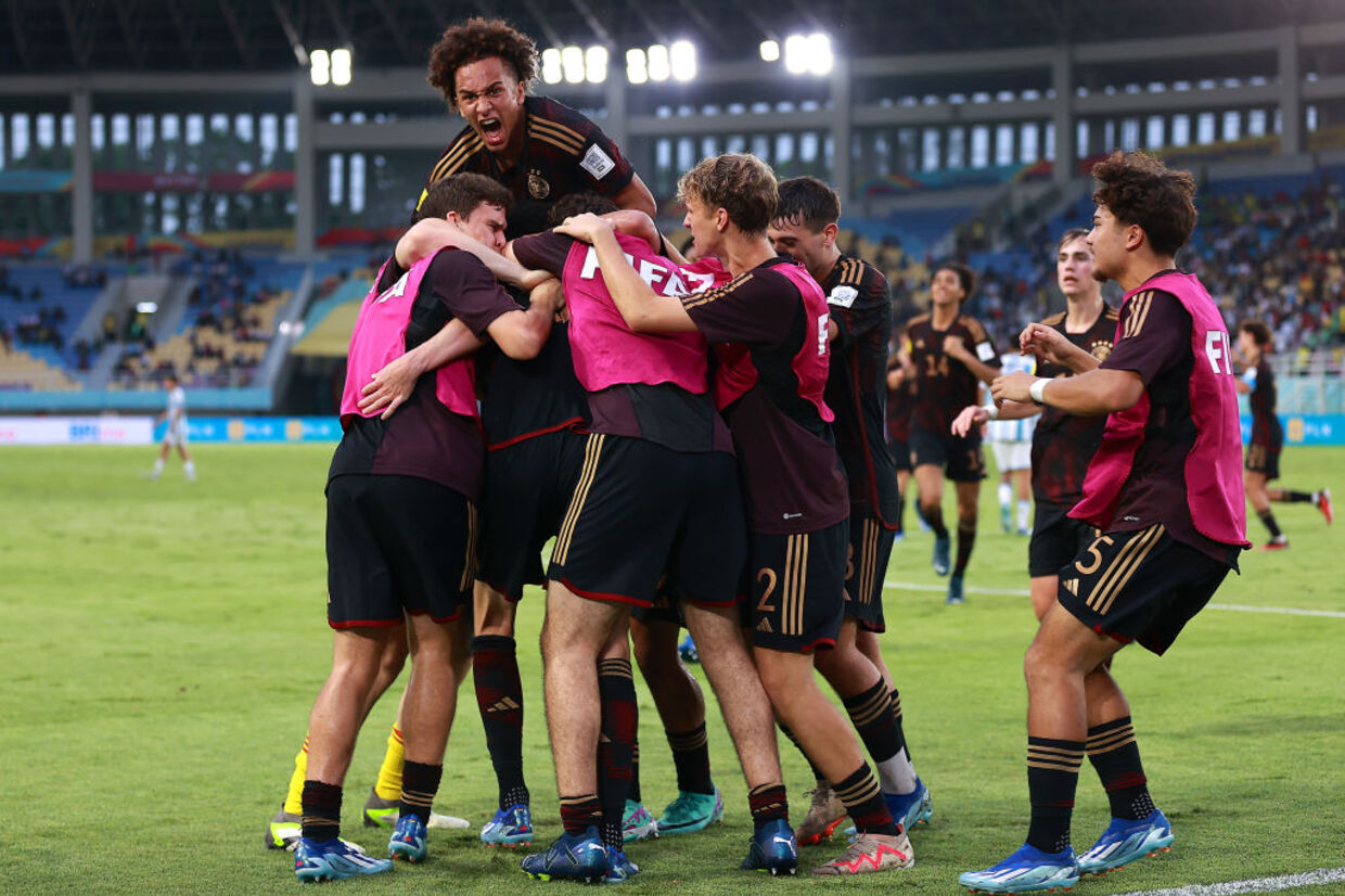 Em jogo épico de seis gols, Alemanha elimina Argentina nas penalidades 